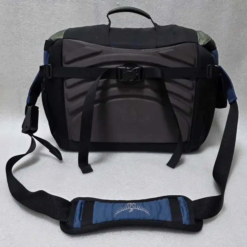 [BUNJANG] OSPREY Torque Messenger Bag Crossbody Bag / 오스프리 OSPREY 토크 메신저백 노트북수납 크로스가방