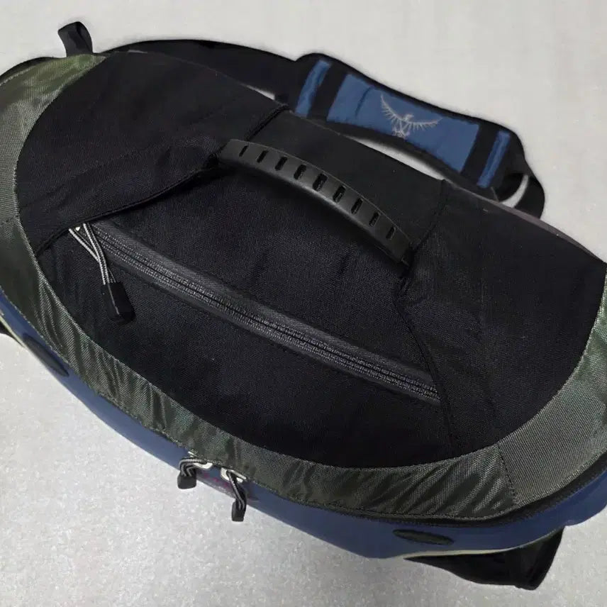 [BUNJANG] OSPREY Torque Messenger Bag Crossbody Bag / 오스프리 OSPREY 토크 메신저백 노트북수납 크로스가방
