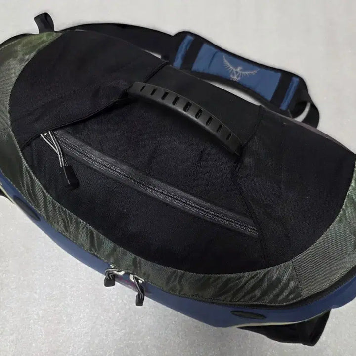 [BUNJANG] OSPREY Torque Messenger Bag Crossbody Bag / 오스프리 OSPREY 토크 메신저백 노트북수납 크로스가방