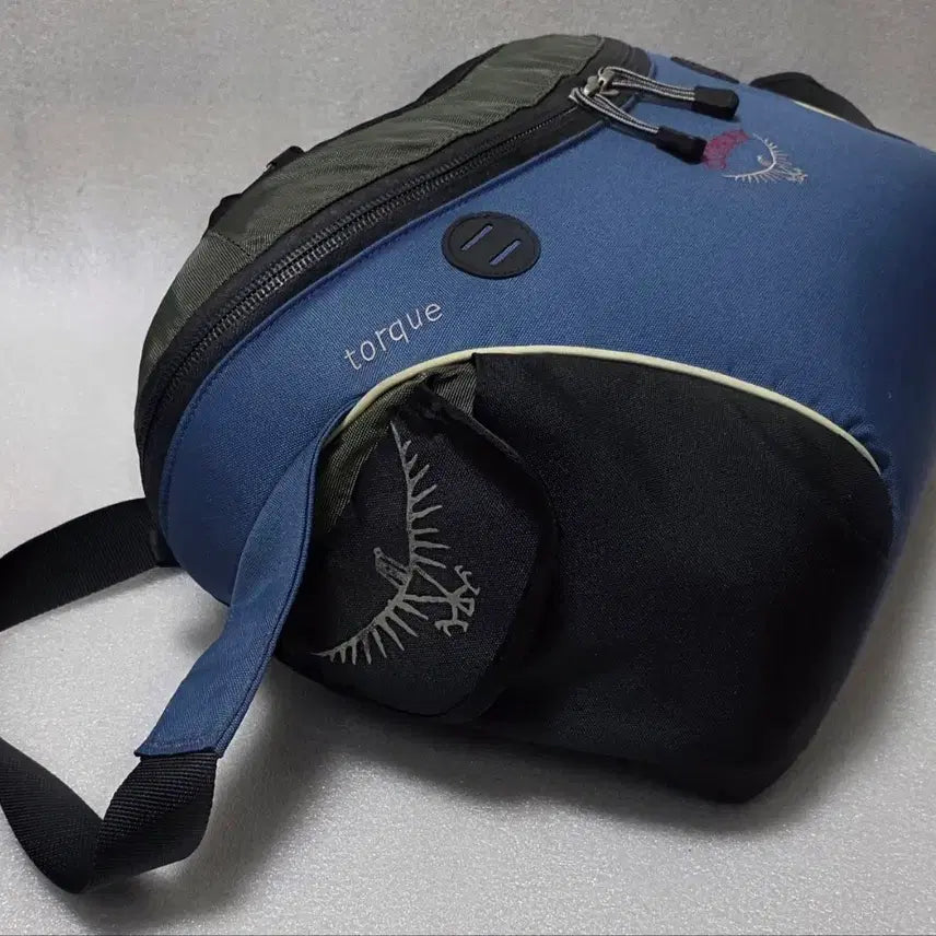 [BUNJANG] OSPREY Torque Messenger Bag Crossbody Bag / 오스프리 OSPREY 토크 메신저백 노트북수납 크로스가방