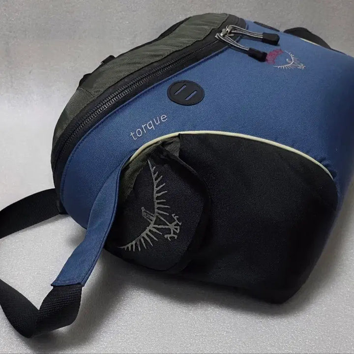 [BUNJANG] OSPREY Torque Messenger Bag Crossbody Bag / 오스프리 OSPREY 토크 메신저백 노트북수납 크로스가방