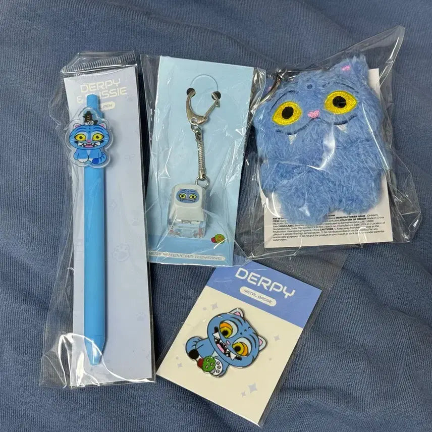 [BUNJANG] KDH Popup Duffy Goods Set / 케데헌 팝업 더피 굿즈 세트 (인형키링/키캡키링/뱃지/볼펜)