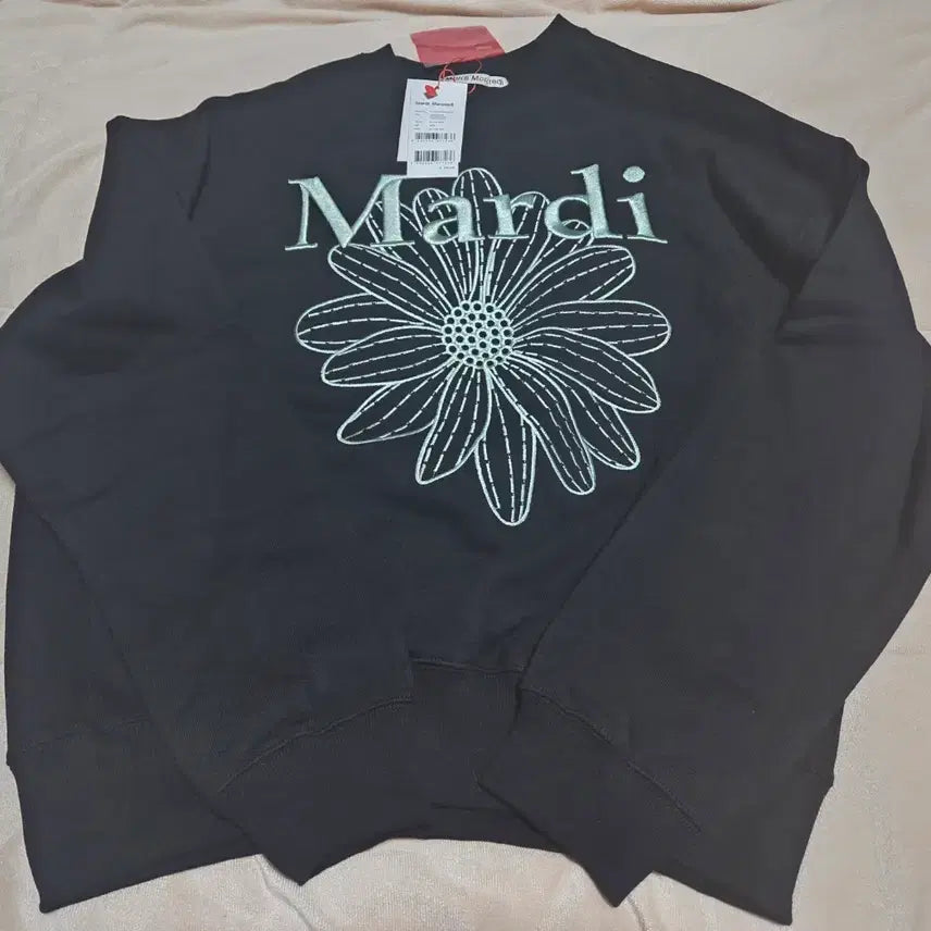 [BUNJANG] Mardi Mercredi Needlework Sweatshirt Black Mint / 마르디 메크르디 블랙민트