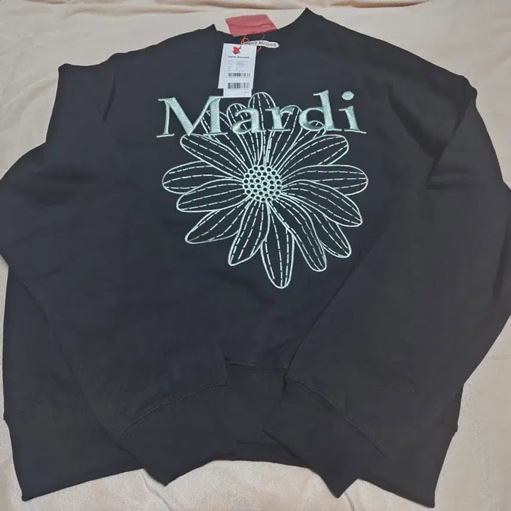 [BUNJANG] Mardi Mercredi Needlework Sweatshirt Black Mint / 마르디 메크르디 블랙민트