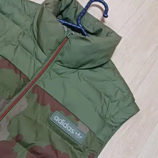 [SOLD OUT] 아디다스 여성 카모 패딩조끼