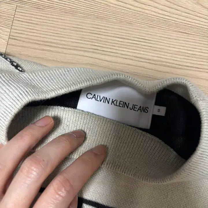 [BUNJANG] Calvin Klein CK Logo Knit Ivory / 캘빈클라인 CK 로고 니트 아이보리