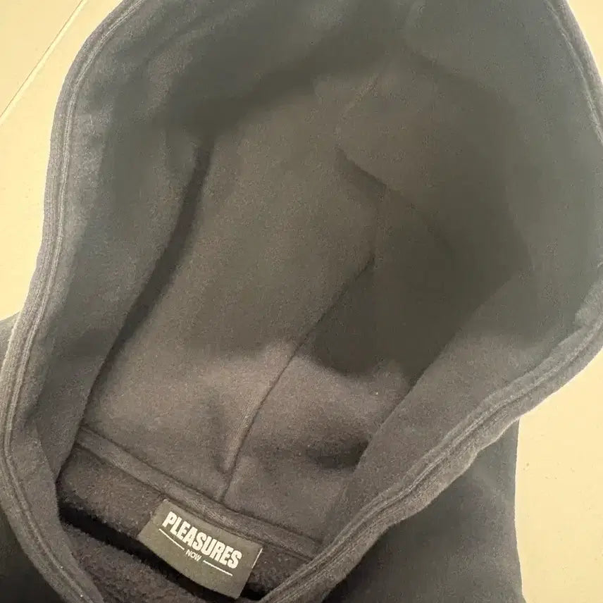 [BUNJANG] PLEASURES Black Hoodie / PLEASURES 플레져스 블랙 후드티