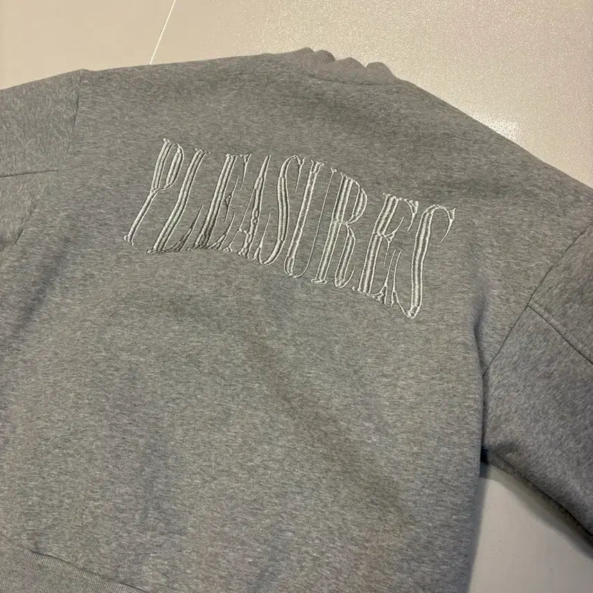 [BUNJANG] PLEASURES Grey Half-Zip Sweatshirt / PLEASURES 플레져스 그레이 하프집업 맨투맨