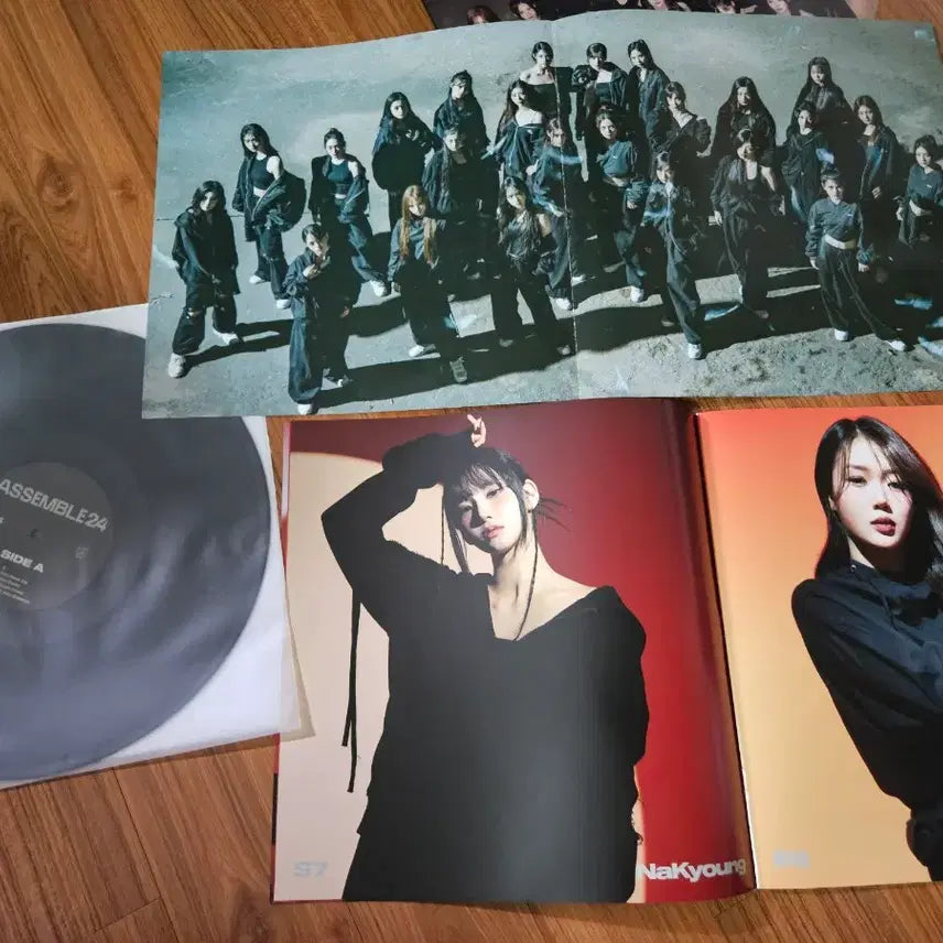[BUNJANG] tripleS ASSEMBLE24 LP Vinyl (8-Member Signed) / (급처) 트리플에스 (tripleS) - ASSEMBLE24 LP