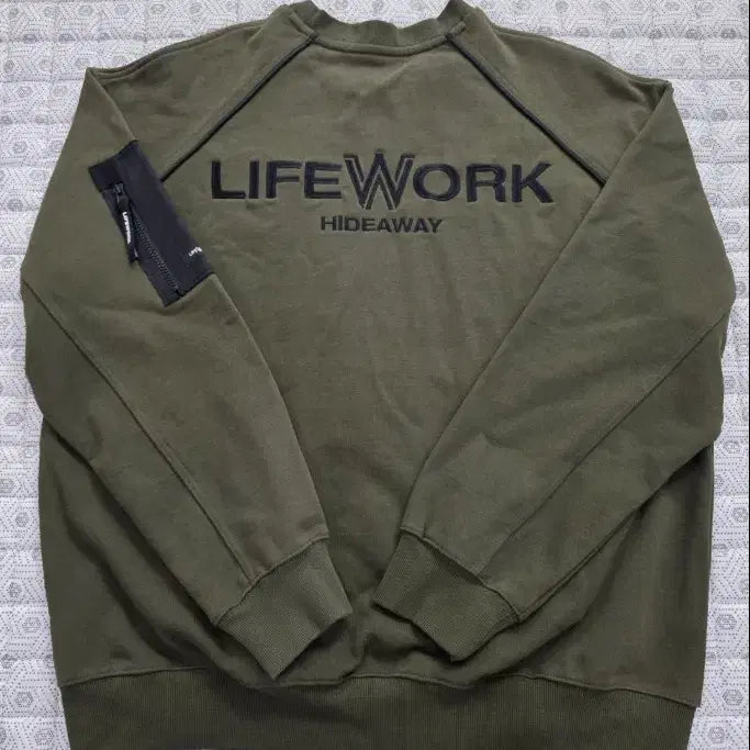 [BUNJANG] LifeWork Khaki Sweatshirt / 라이프워크 카키색 맨투맨 100
