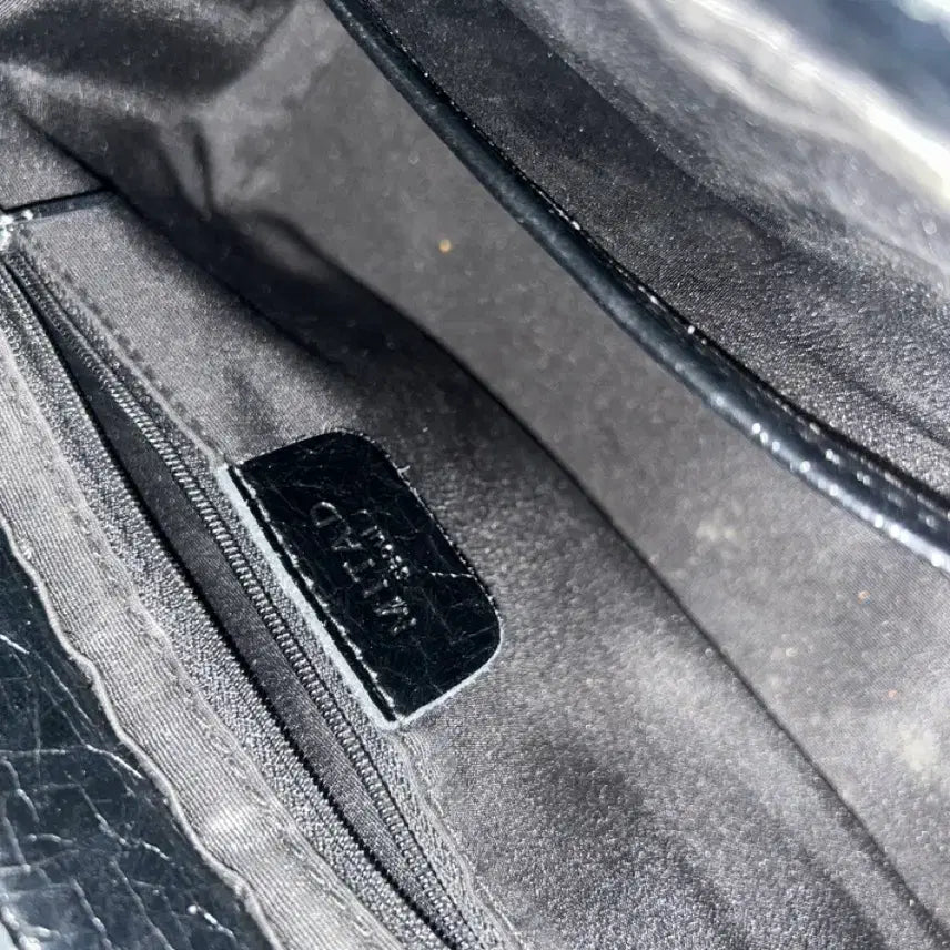 [BUNJANG] Takeapicture Gallery Shop Black Floral Pattern Shoulder Bag / Takeapicture Gallery Shop 블랙 플라워 패턴 숄더백