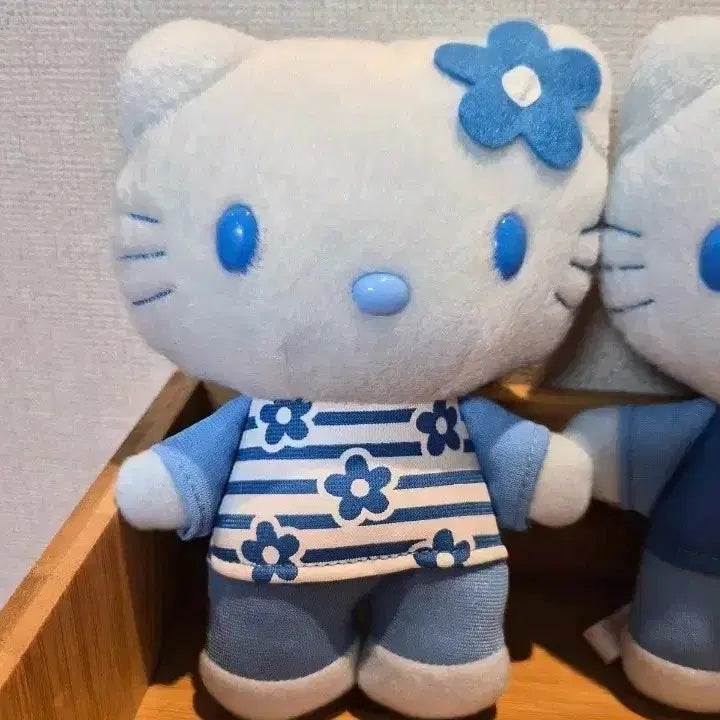 [BUNJANG] Classic Blue Flower Kitty Doll / 고전 블루 꽃키티