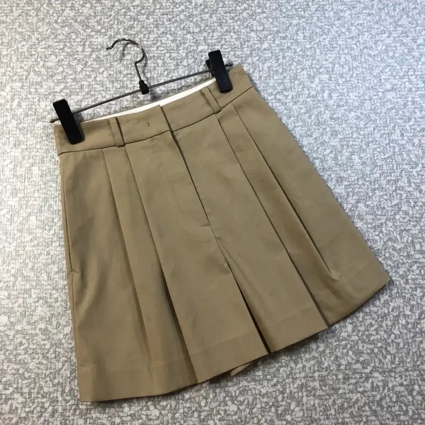 [BUNJANG] YUMER 핀턱 쇼츠 Bermuda Shorts Beige / 유메르 핀턱 쇼츠 반바지 0사이즈 올드머니룩 베이지 버뮤다