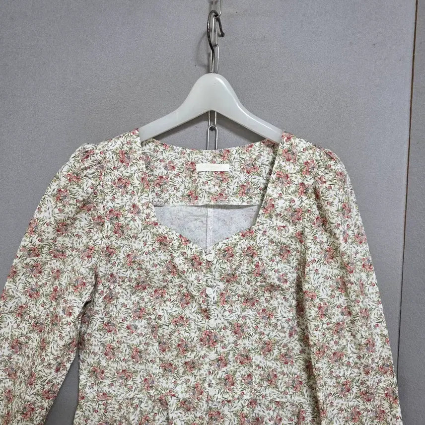 [BUNJANG] Square Neck Flower Blouse S / 스퀘어넥 플라워 블라우스 S  n2508