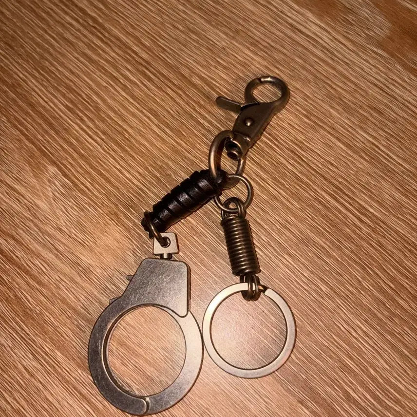 [BUNJANG] Unspecified Group Keyring / 수갑 키링