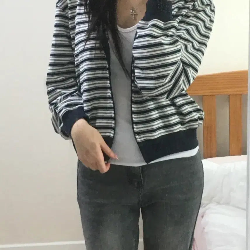 [BUNJANG] NewNew Stripe Zip-up Hoodie / 뉴뉴 스트라이프 집업