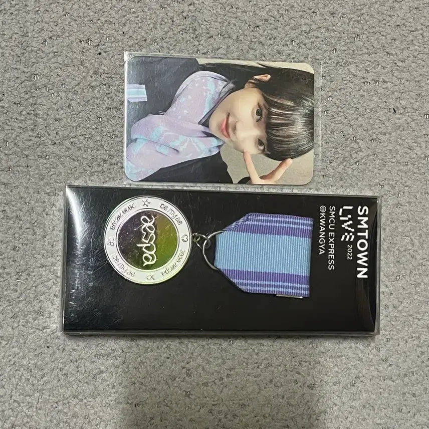 [BUNJANG] Aespa Winter SM Town Emblem Badge / 에스파 윈터 에스엠타운 엠블럼 뱃지 판매