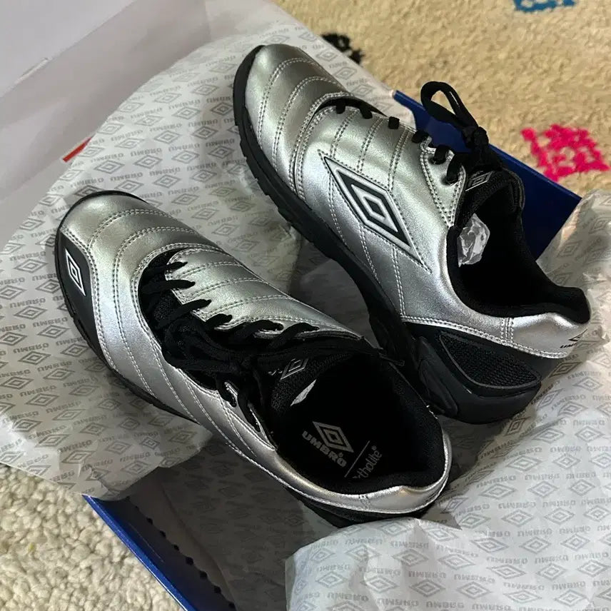 [BUNJANG] Umbro Cleat Silver Sneakers / 엄브로 CLEAT (클리트) 실버 UR123CTP23