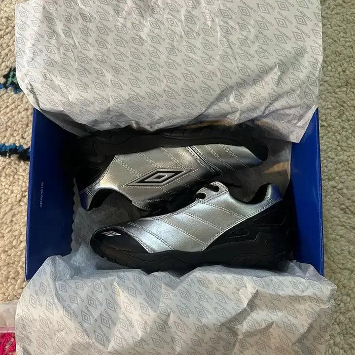 [BUNJANG] Umbro Cleat Silver Sneakers / 엄브로 CLEAT (클리트) 실버 UR123CTP23