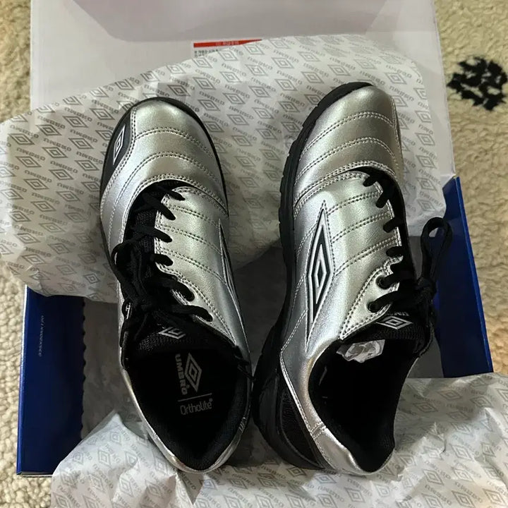 [BUNJANG] Umbro Cleat Silver Sneakers / 엄브로 CLEAT (클리트) 실버 UR123CTP23