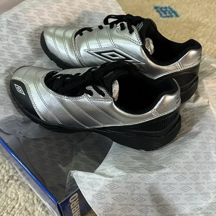 [BUNJANG] Umbro Cleat Silver Sneakers / 엄브로 CLEAT (클리트) 실버 UR123CTP23