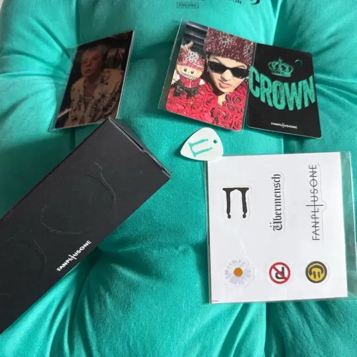 [BUNJANG] G-Dragon Concert Bundle Set (Cushion + Glasses + Photocard) / 지드래곤 팸존 콘서트 방석+안경+포카 등 일괄