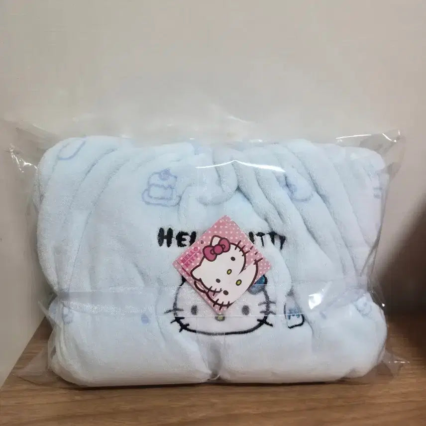 [BUNJANG] Hello Kitty Shower Robe (Blue) / 헬로키티 샤워 가운 블루(새상품)