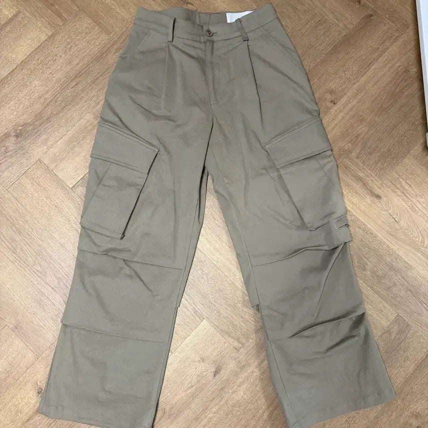 [BUNJANG] Yiyae Cargo Pants (S Size) / Yiyae 카고바지 s사이즈 판매합니다
