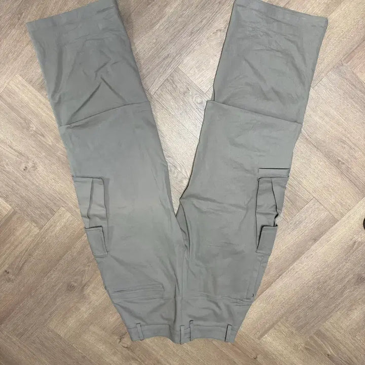 [BUNJANG] Yiyae Cargo Pants (S Size) / Yiyae 카고바지 s사이즈 판매합니다