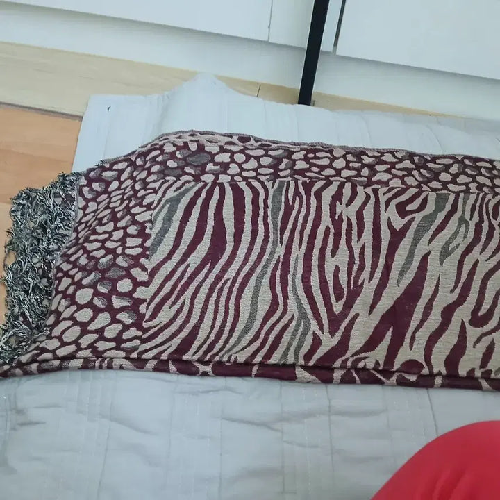 [BUNJANG] Zebra Pattern Shawl Scarf / 목도리 숄도돕니다