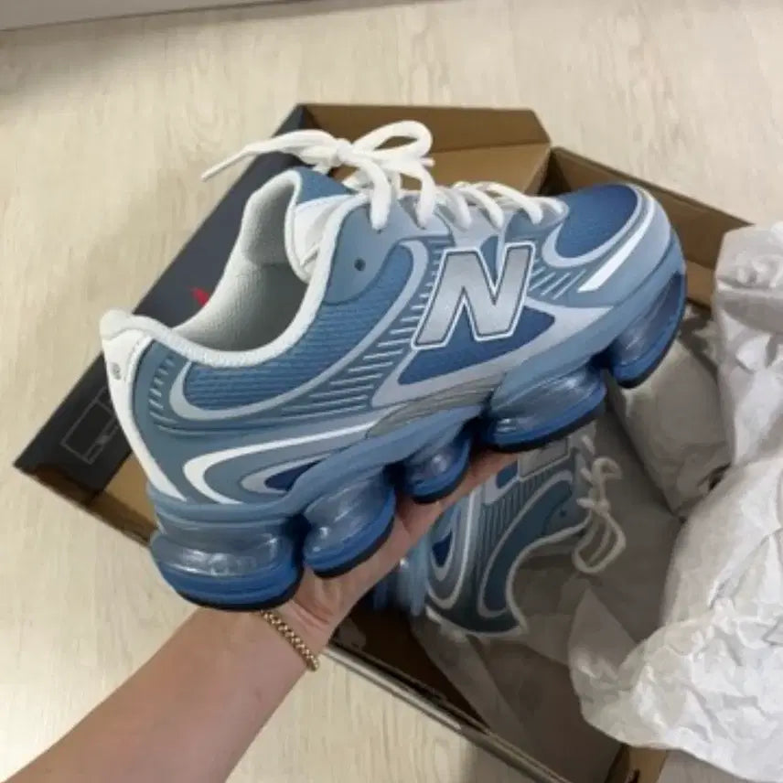[BUNJANG] New Balance 2000 Apprize Sneakers (Size 240) / 뉴발란스 2000 앱졸브 240 나이키 살로몬 아식스 온러닝 뉴발240