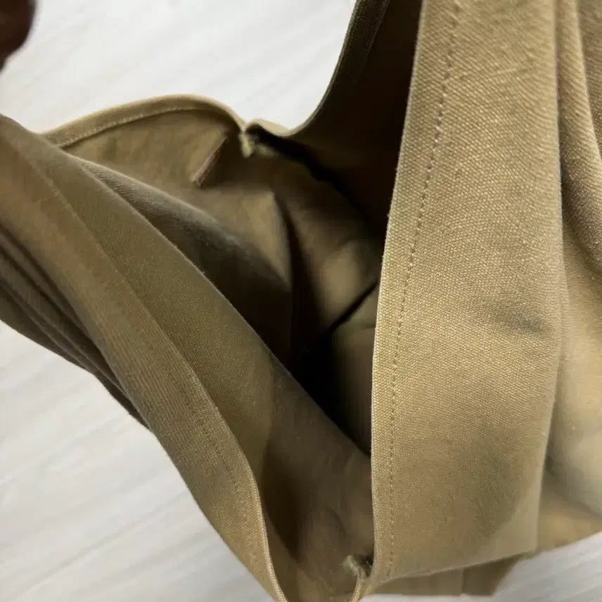 [BUNJANG] Capital Tote Bag / 캐피탈 토트백