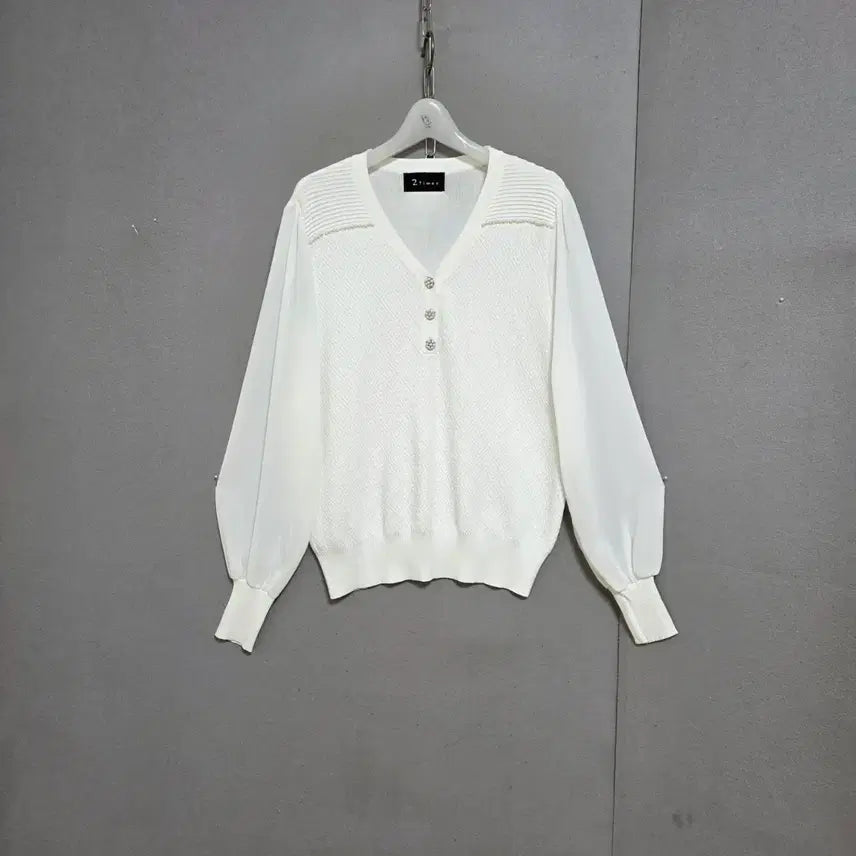 [BUNJANG] FF White Pearl Button V-Neck Knit / 브이넥 진주단추 화이트 니트 FF  n2615