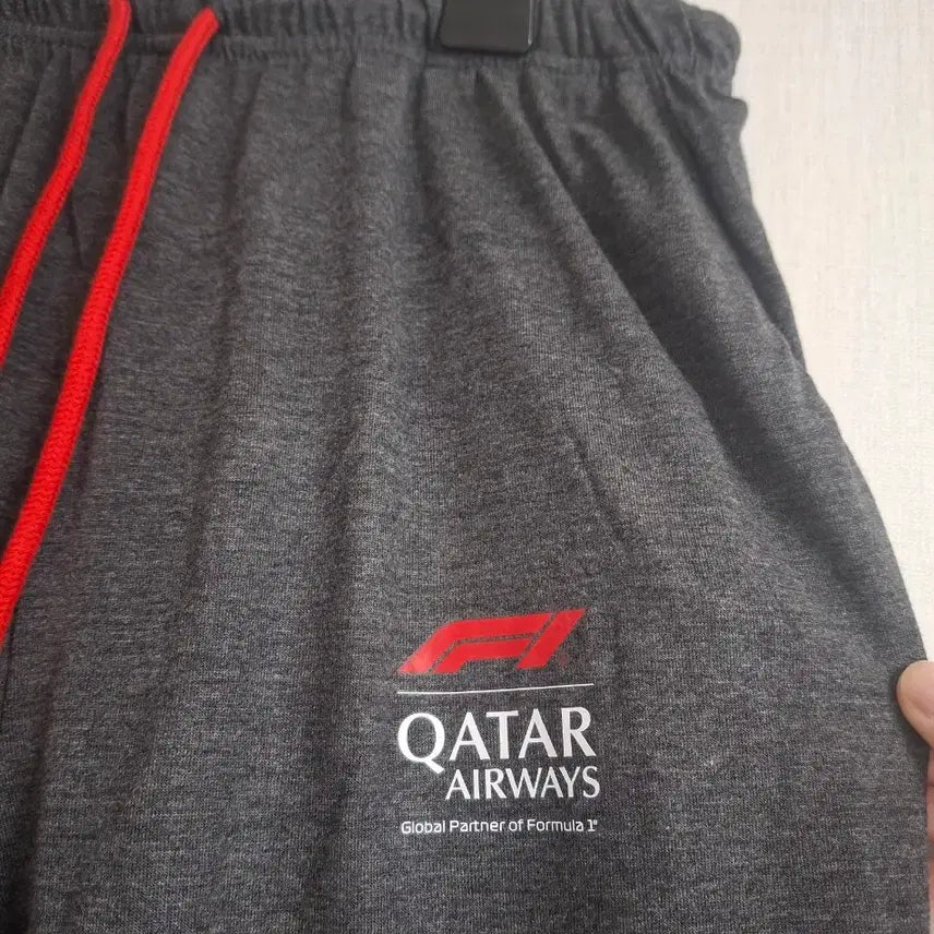 [BUNJANG] Qatar Airways F1 Pajamas Set / 새제품 / 카타르항공 F1 잠옷 + 슬리퍼 세트 / 바지&amp;티셔츠 / 비지