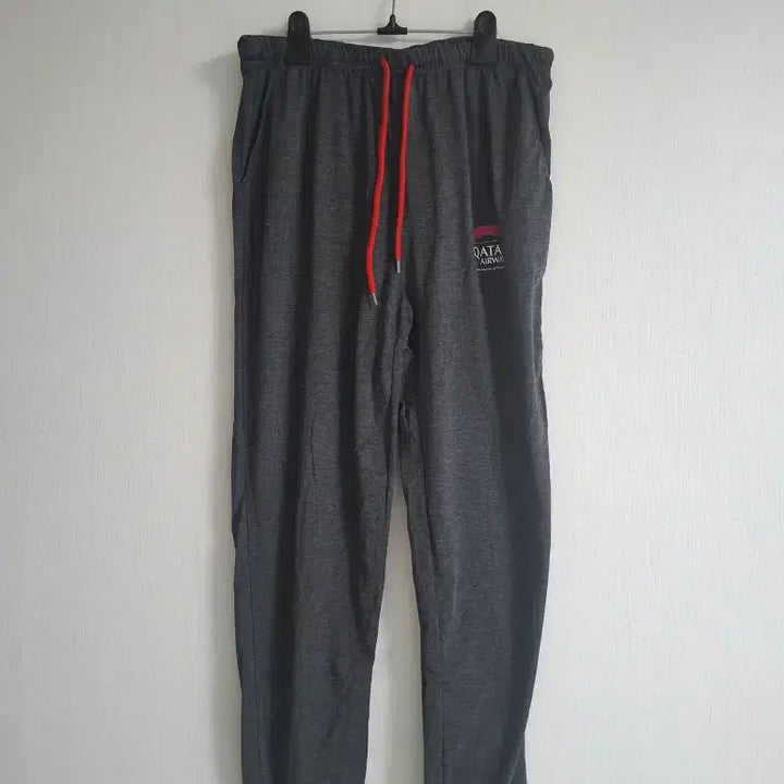 [BUNJANG] Qatar Airways F1 Pajamas Set / 새제품 / 카타르항공 F1 잠옷 + 슬리퍼 세트 / 바지&amp;티셔츠 / 비지