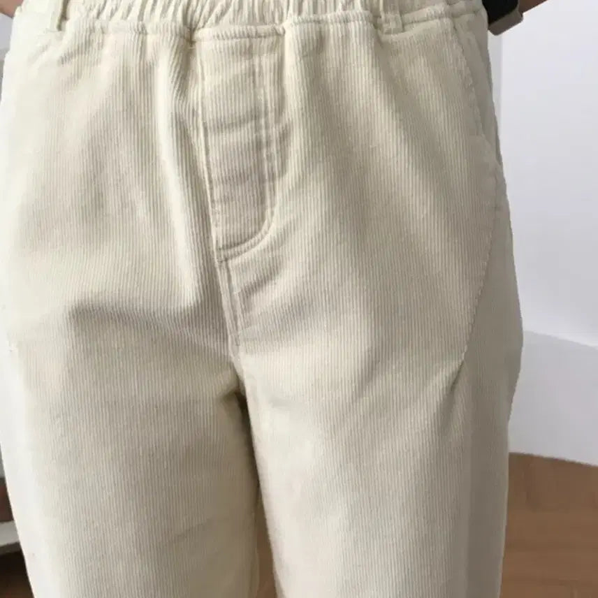 [BUNJANG] Ivory Corduroy L Size Pants / 아이보리 색상의 코듀로이 L 배기핏 바지입니다허리 밴딩으로 하