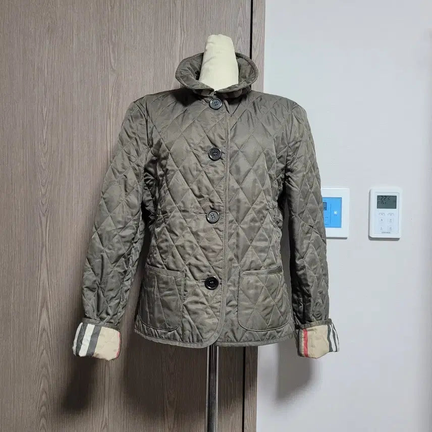 [BUNJANG] Burberry Quilted Jacket - Women's / 버버리 매장판 퀼팅 자켓  여성용
