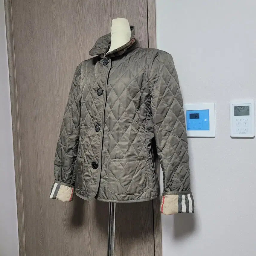 [BUNJANG] Burberry Quilted Jacket - Women's / 버버리 매장판 퀼팅 자켓  여성용