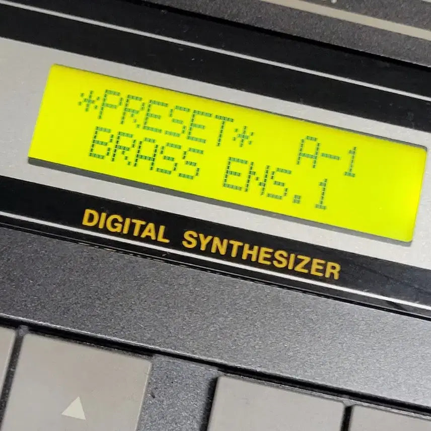 [BUNJANG] Casio CZ-2000S Digital Synthesizer with Hard Case / 카시오 CZ-2000S 디지털 신디사이저 케이스 포함