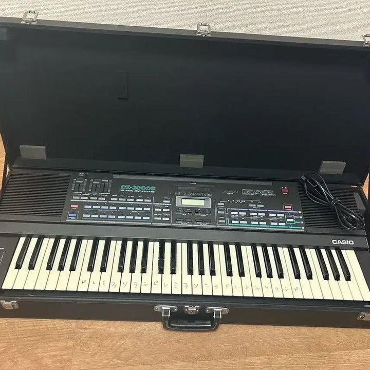 [BUNJANG] Casio CZ-2000S Digital Synthesizer with Hard Case / 카시오 CZ-2000S 디지털 신디사이저 케이스 포함