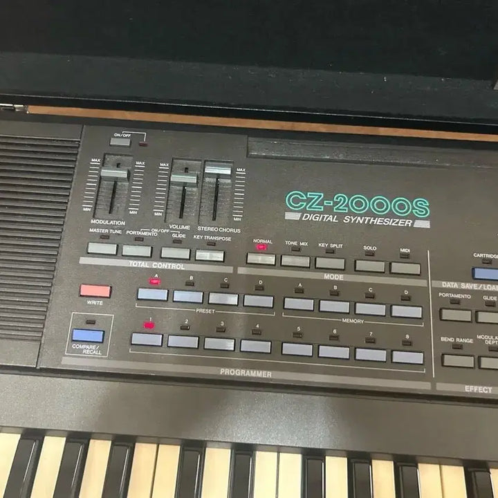 [BUNJANG] Casio CZ-2000S Digital Synthesizer with Hard Case / 카시오 CZ-2000S 디지털 신디사이저 케이스 포함
