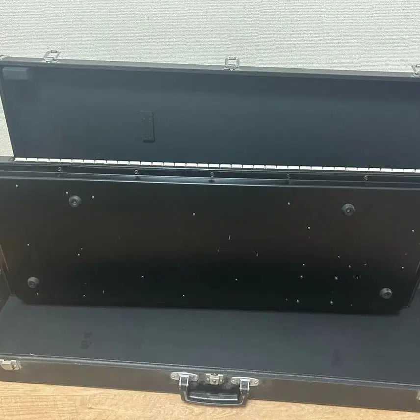 [BUNJANG] Casio CZ-2000S Digital Synthesizer with Hard Case / 카시오 CZ-2000S 디지털 신디사이저 케이스 포함