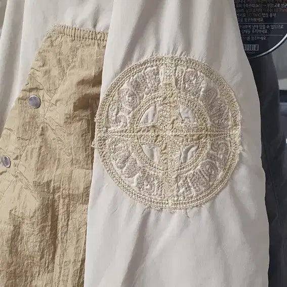 [BUNJANG] Stone Island 24FW Brushed Nylon Overshirt (Beige, XL) / 매장판)스톤아일랜드 24FW 브러쉬드 나일론 오버셔츠(베이지,XL)