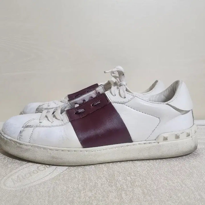 [BUNJANG] Valentino Garavani Rockstud Sneakers (Size 270) / 발렌티노 락스터드 가라바니 스니커즈 270