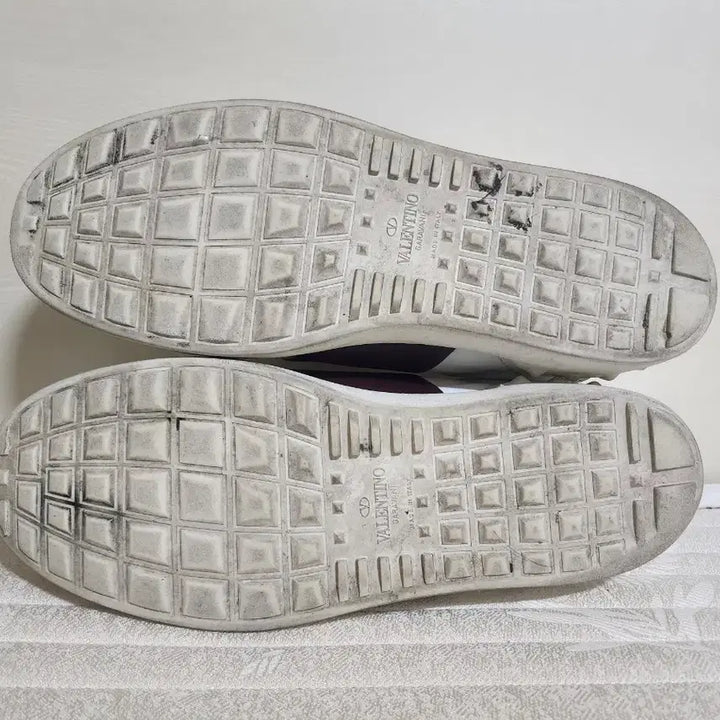 [BUNJANG] Valentino Garavani Rockstud Sneakers (Size 270) / 발렌티노 락스터드 가라바니 스니커즈 270