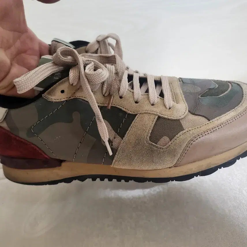 [BUNJANG] Valentino Camo Rockstud Sneakers (Size 265) / 발렌티노 카모 락스터드 스니커즈 265