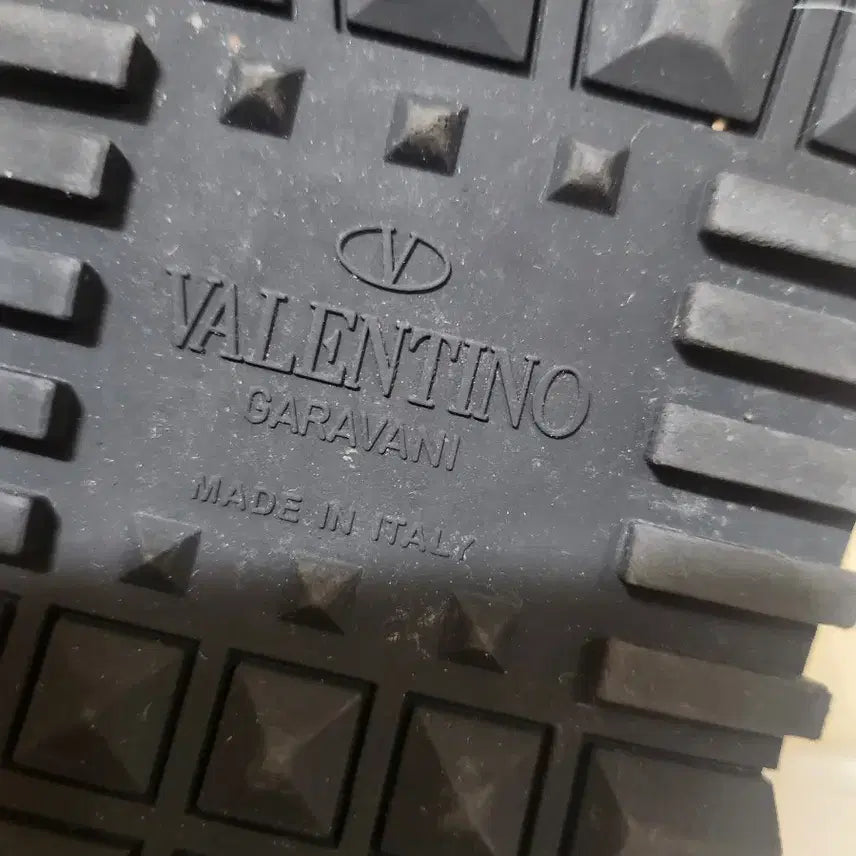 [BUNJANG] Valentino Camo Rockstud Sneakers (Size 265) / 발렌티노 카모 락스터드 스니커즈 265