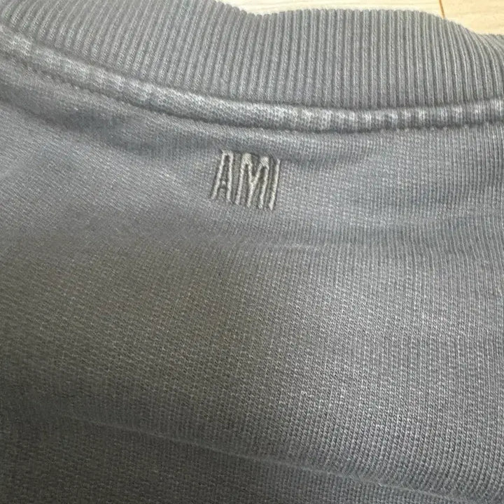 [BUNJANG] Ami Small Logo Sweatshirt Navy / 아미 스몰 로고 맨투맨 네이비 백화점판