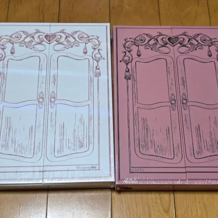 [BUNJANG] STAYC Metamorphic Album White/Pink Bundle Set / 스테이씨 2장 일괄 Metamorphic 앨범 화이트/핑크 세트