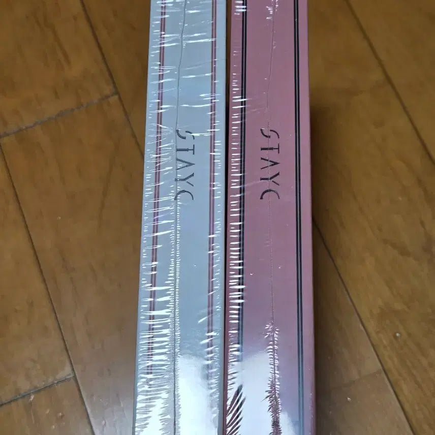 [BUNJANG] STAYC Metamorphic Album White/Pink Bundle Set / 스테이씨 2장 일괄 Metamorphic 앨범 화이트/핑크 세트